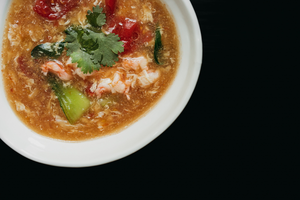Суп с помидорами, яйцом и фрикадельками из креветок_Mr. Lee-4.jpg